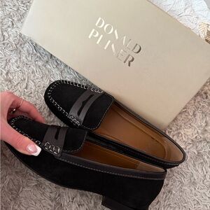 Donald J. Pliner Black Leather Flats Timeless Design